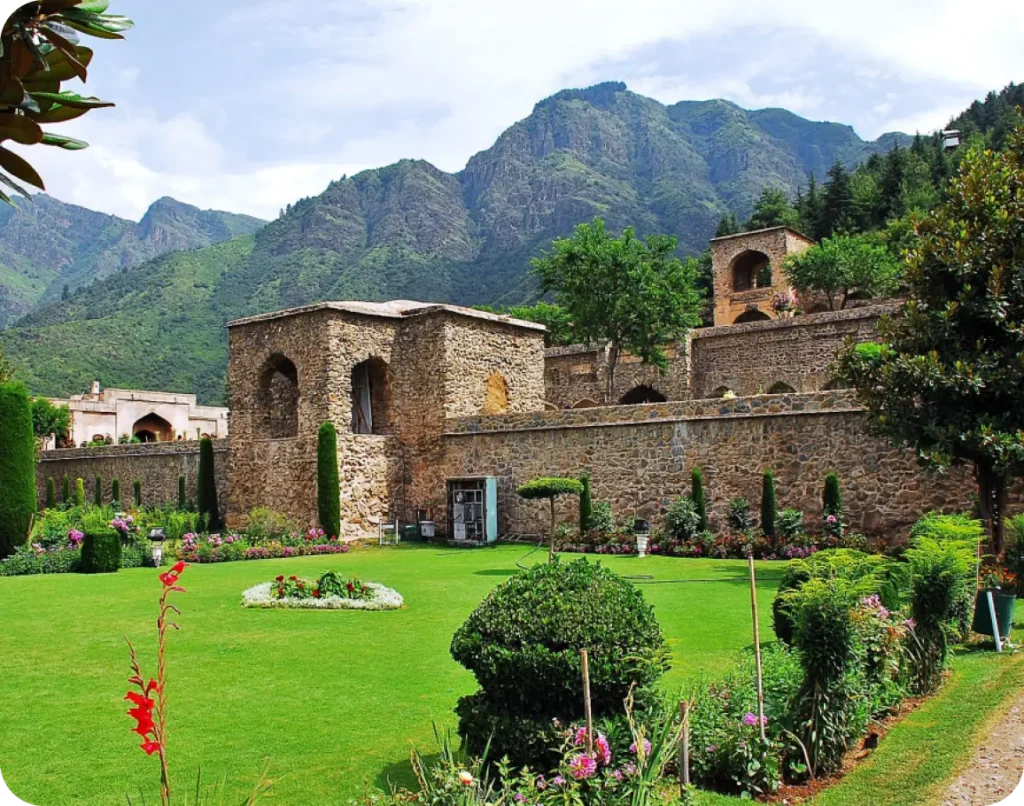 Pari Mahal Mountain view